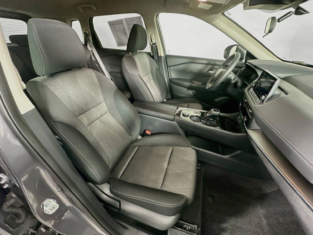 Certified 2026 Nissan Rogue SV AWD/4WD image 34