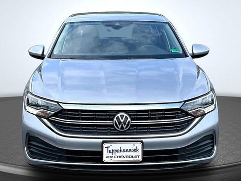 Used 2022 Volkswagen Jetta SE FWD image 2