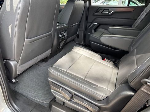 Used 2025 GMC Yukon Denali AWD/4WD image 29