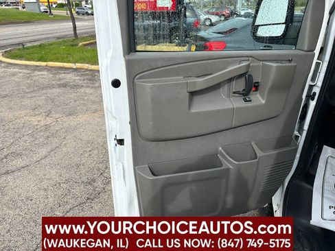 Used 2017 Chevrolet Express 2500 Extended RWD image 11