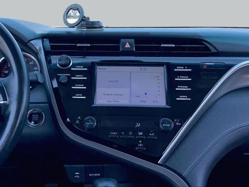 Used 2018 Toyota Camry XSE FWD image 7