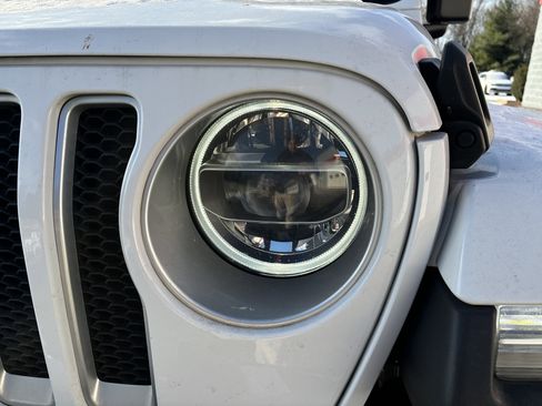 Used 2022 Jeep Wrangler Unlimited Sahara w/ LED Lighting Group image 10