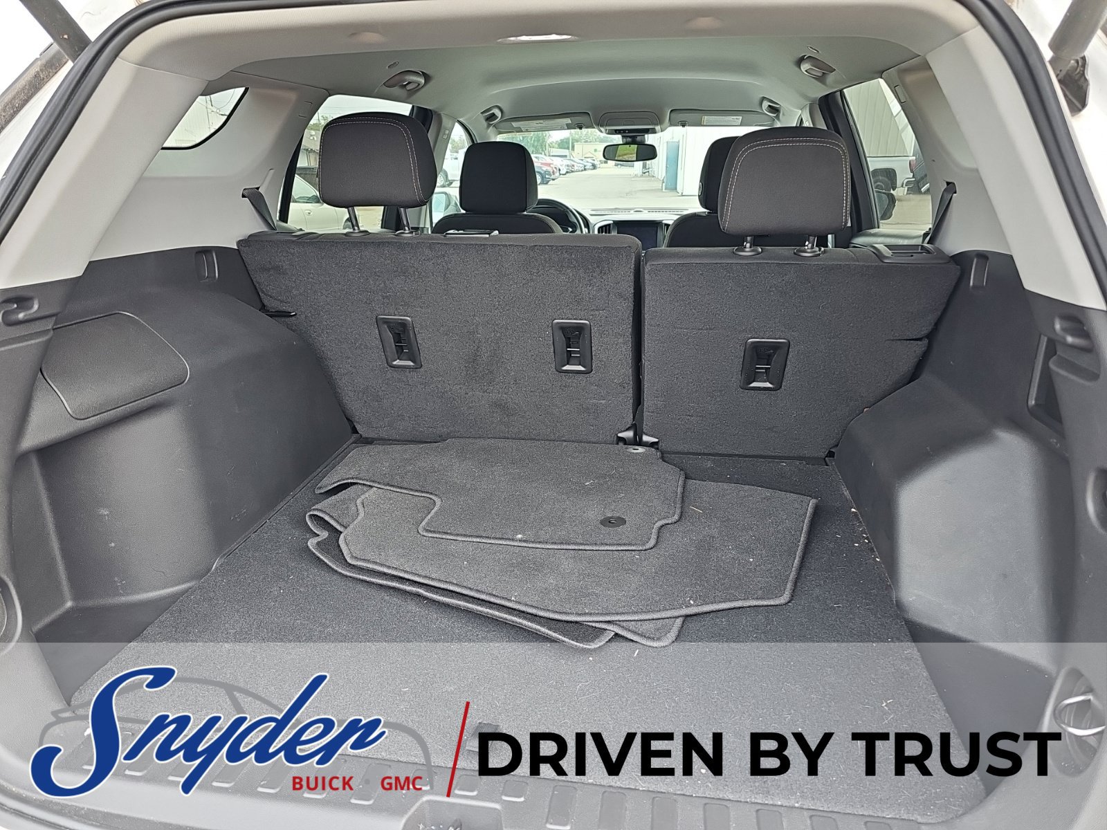 Used 2023 GMC Terrain SLE w/ Driver Convenience Package FWD image 7