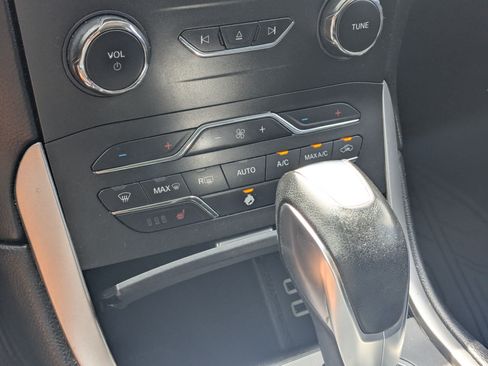 Used 2016 Ford Edge SEL w/ Equipment Group 201A FWD image 24
