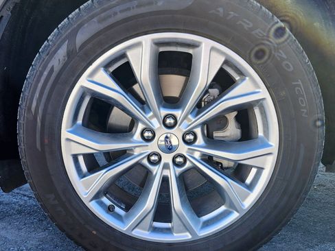 Used 2021 Ford Explorer Limited w/ Equipment Group 301A AWD/4WD image 9