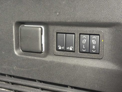 Used 2024 Chevrolet Suburban RST w/ Luxury Package RWD image 11