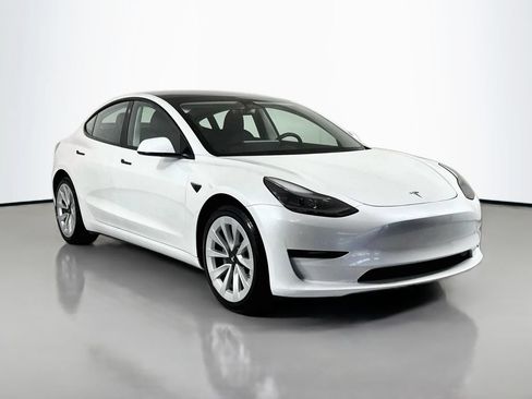 Used 2023 Tesla Model 3 Standard Range RWD image 4