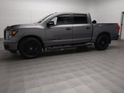 Used 2019 Nissan Titan SV w/ SV Convenience Package RWD image 2