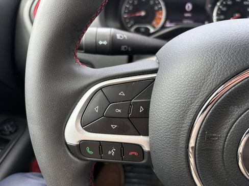 Used 2023 Jeep Renegade Latitude AWD/4WD image 25