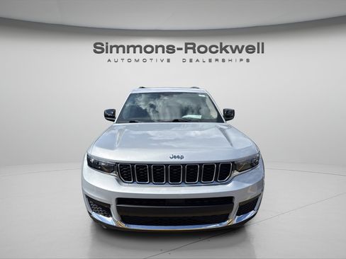 Used 2023 Jeep Grand Cherokee L Laredo w/ Luxury Tech Group I AWD/4WD image 11