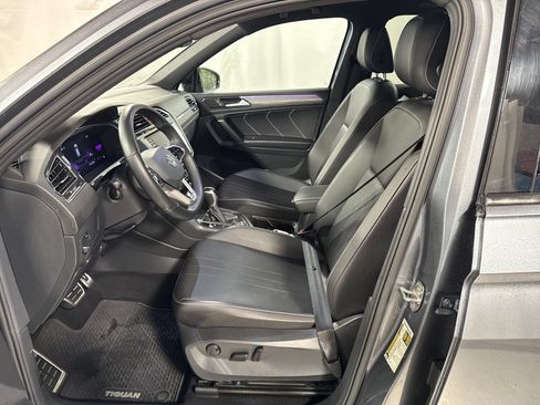 Used 2022 Volkswagen Tiguan SE R-Line AWD/4WD image 3