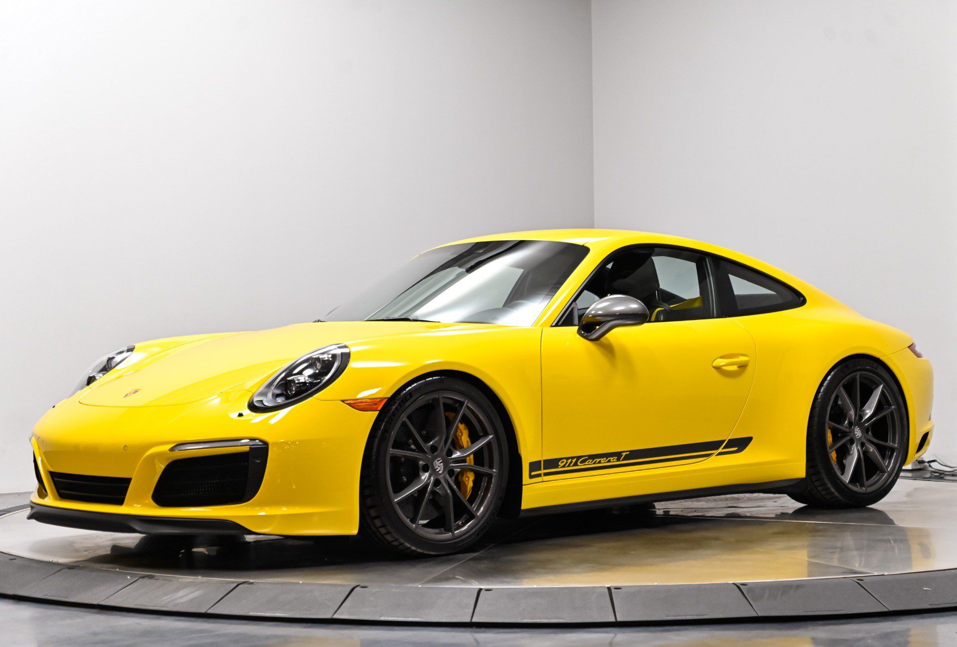 Used 2018 Porsche 911 Carrera T RWD image 2