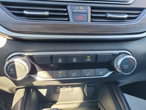 Used 2025 Nissan Altima 2.5 SV image 28