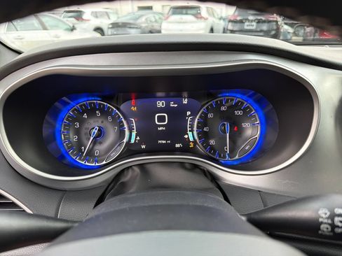 Used 2020 Chrysler Pacifica Touring-L Plus w/ Advanced Safetytec Group FWD image 22