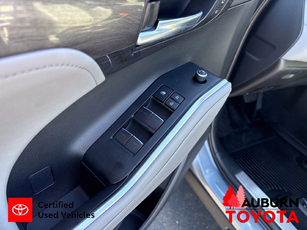 Certified 2022 Toyota Highlander Platinum AWD/4WD image 11
