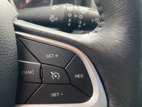 Used 2020 Jeep Renegade Latitude w/ Cold Weather Group image 17