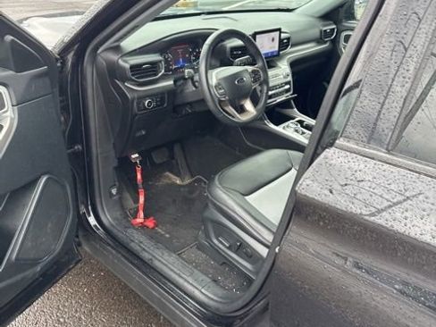 Used 2023 Ford Explorer XLT w/ Equipment Group 202A AWD/4WD image 17