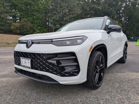 New 2026 Volkswagen Tiguan SE R-Line AWD/4WD image 8