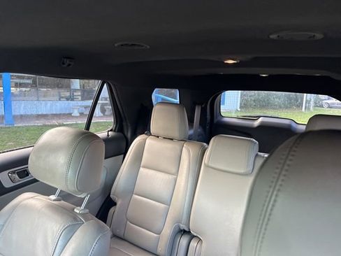 Used 2013 Ford Explorer XLT image 16