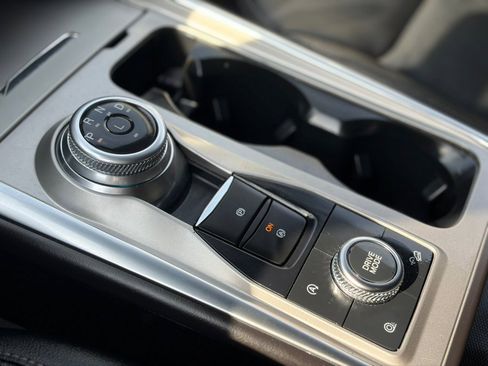 Used 2024 Ford Explorer Limited image 24