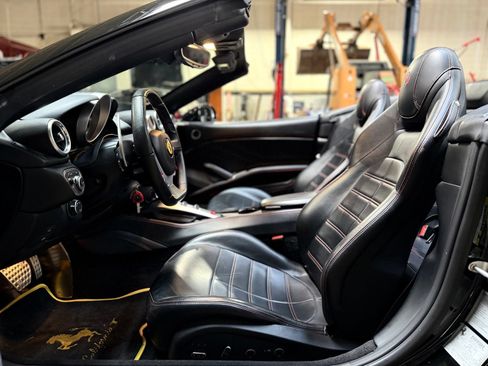 Used 2015 Ferrari California T RWD image 15