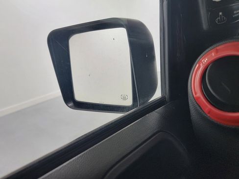 Used 2018 Jeep Wrangler Unlimited Rubicon w/ Connectivity Group image 37