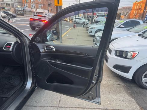 Used 2013 Jeep Grand Cherokee Laredo image 18