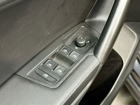 Used 2022 Volkswagen Tiguan S image 18