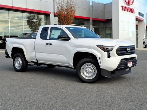 Used 2025 Toyota Tacoma SR image 2