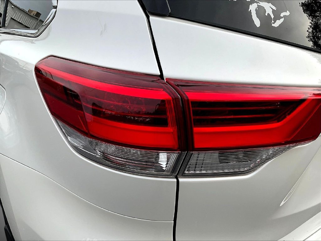 Used 2019 Toyota Highlander XLE AWD/4WD image 26