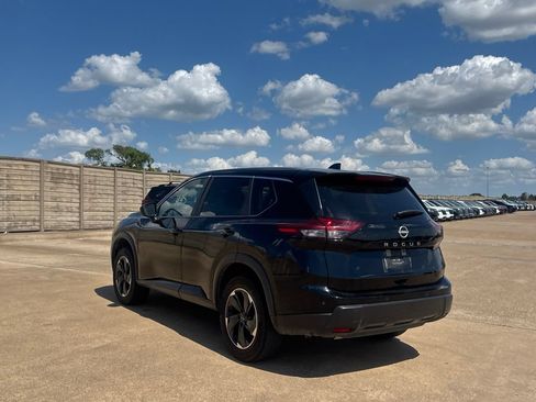 Certified 2025 Nissan Rogue SV FWD image 14
