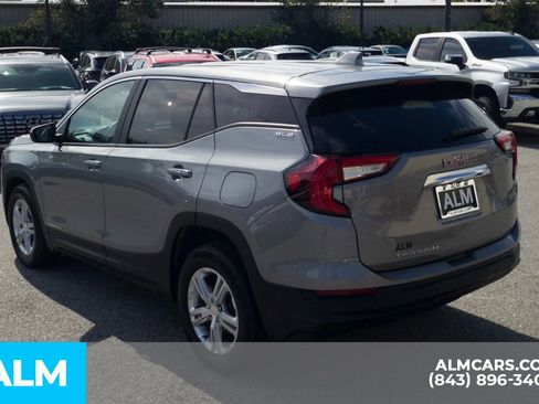 Used 2024 GMC Terrain SLE image 10