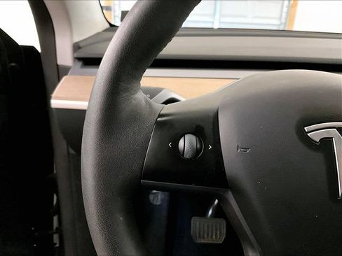 Used 2023 Tesla Model Y Long Range AWD/4WD image 17