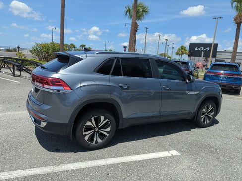 Used 2024 Volkswagen Atlas Cross Sport SE FWD image 5