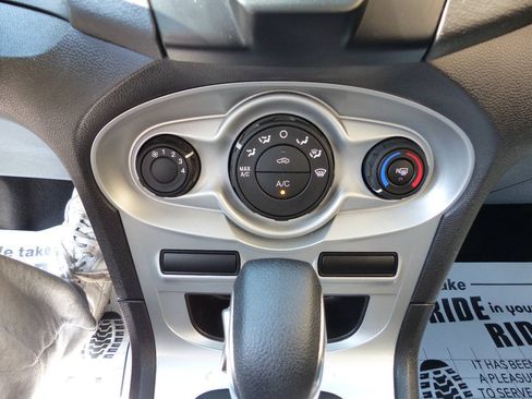 Used 2019 Ford Fiesta SE FWD image 32