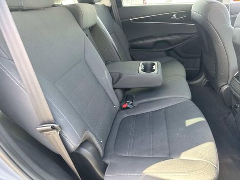 Used 2020 Kia Sorento LX image 12