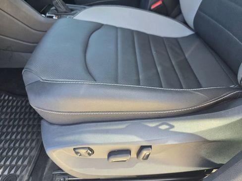 Used 2024 Volkswagen Taos SEL image 21