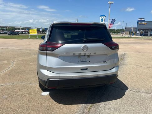 Used 2024 Nissan Rogue SV FWD image 6