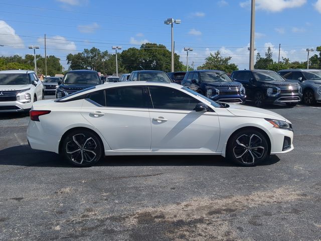 Used 2024 Nissan Altima 2.5 SR w/ SR Premium Package FWD image 5