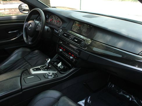 Used 2013 BMW M5 RWD image 25