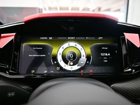 Used 2025 Aston Martin V8 Vantage Coupe image 41