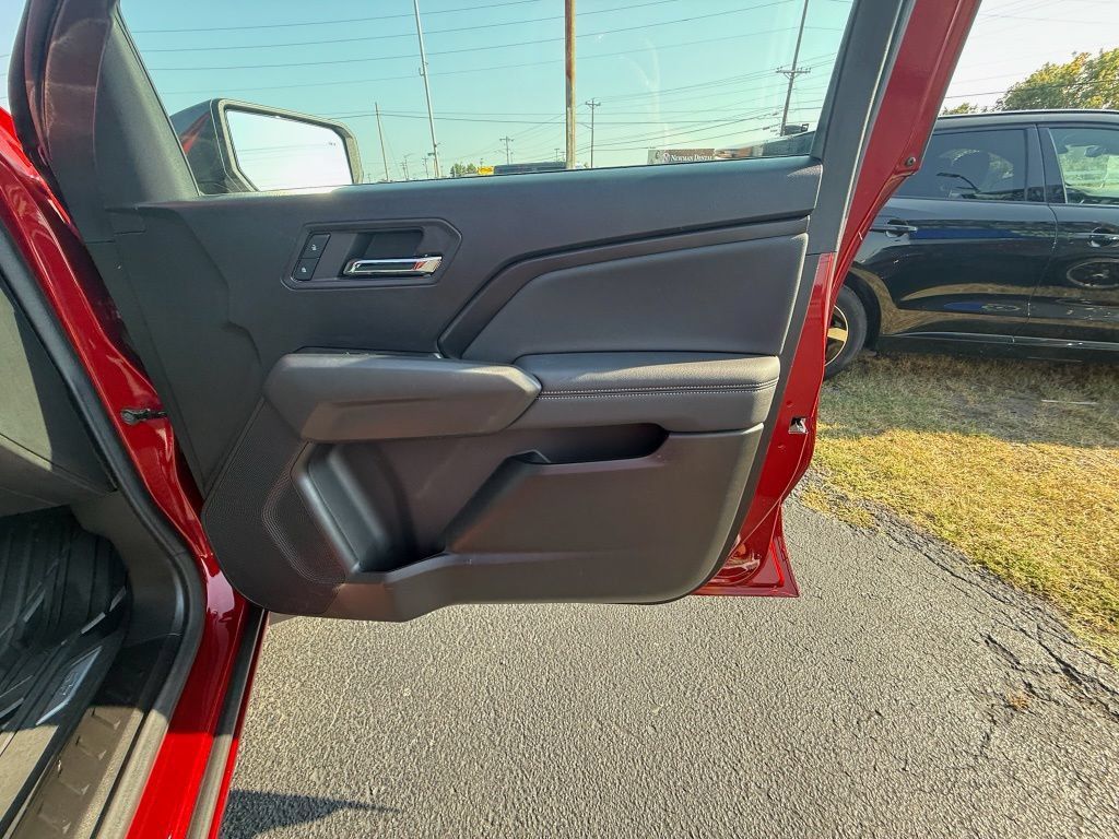 Used 2024 Chevrolet Colorado LT w/ LT Convenience Package III RWD image 21