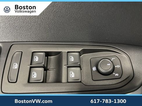Used 2025 Volkswagen Taos SE w/ Panoramic Sunroof Package image 22