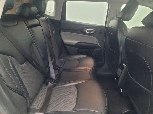Used 2022 Jeep Compass Latitude w/ Sun and Sound Group AWD/4WD image 19