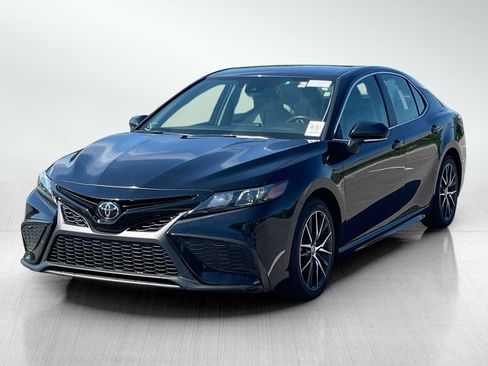 Used 2024 Toyota Camry SE FWD image 3