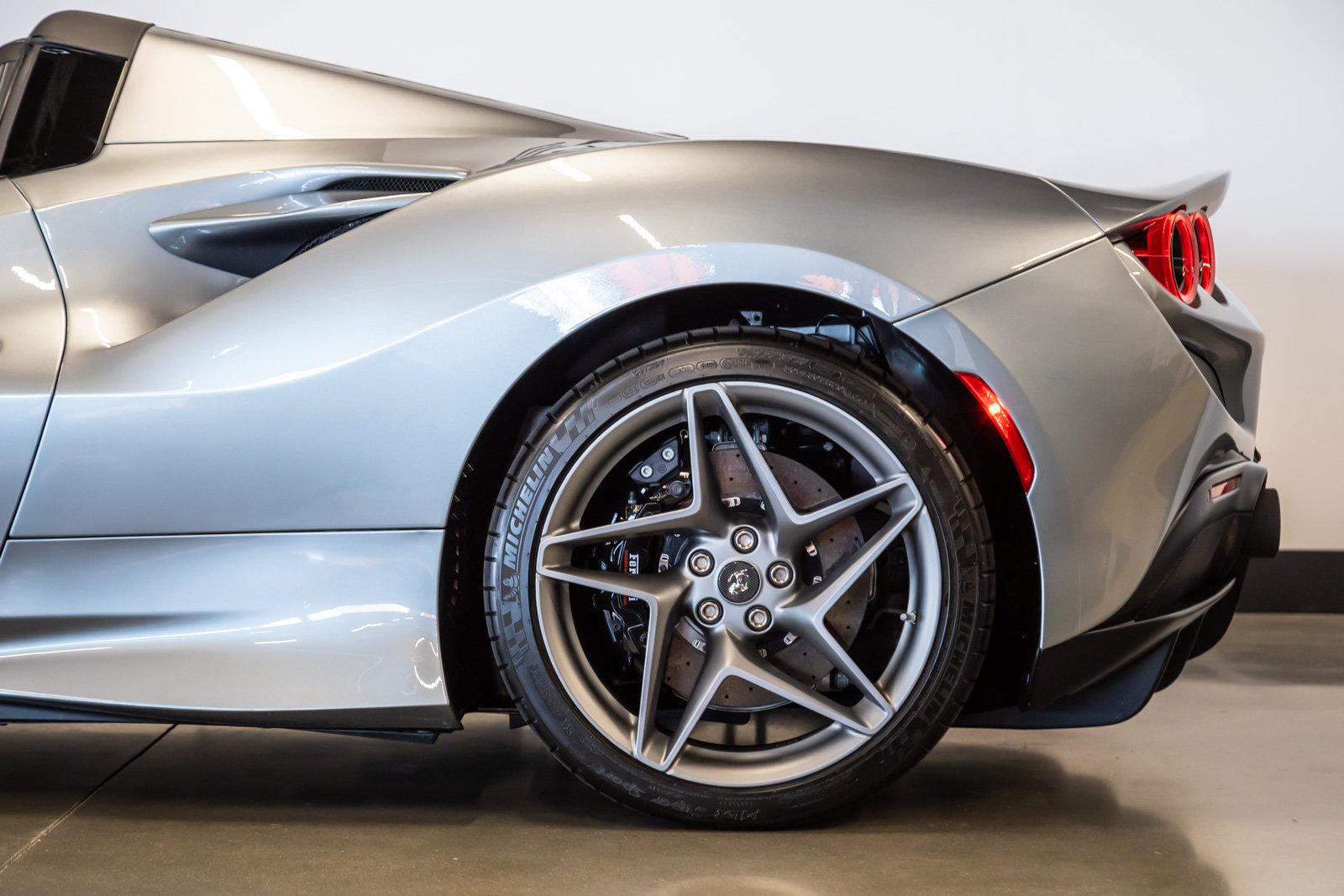 Used 2021 Ferrari F8 Tributo RWD image 21