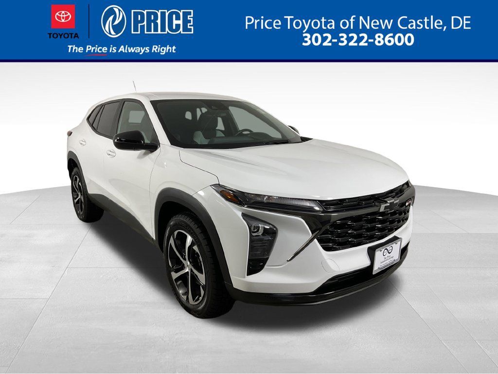 Used 2024 Chevrolet Trax RS w/ Driver Confidence Package FWD image 1