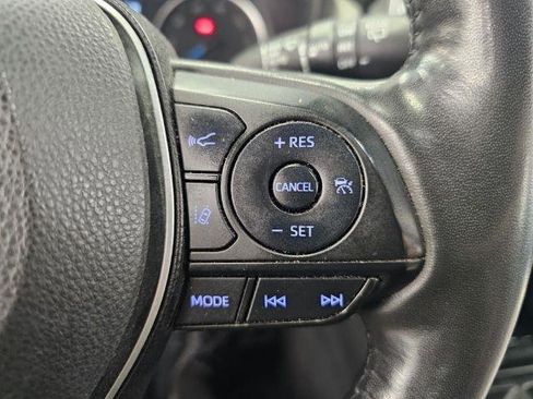 Used 2022 Toyota RAV4 XLE Premium AWD/4WD image 17