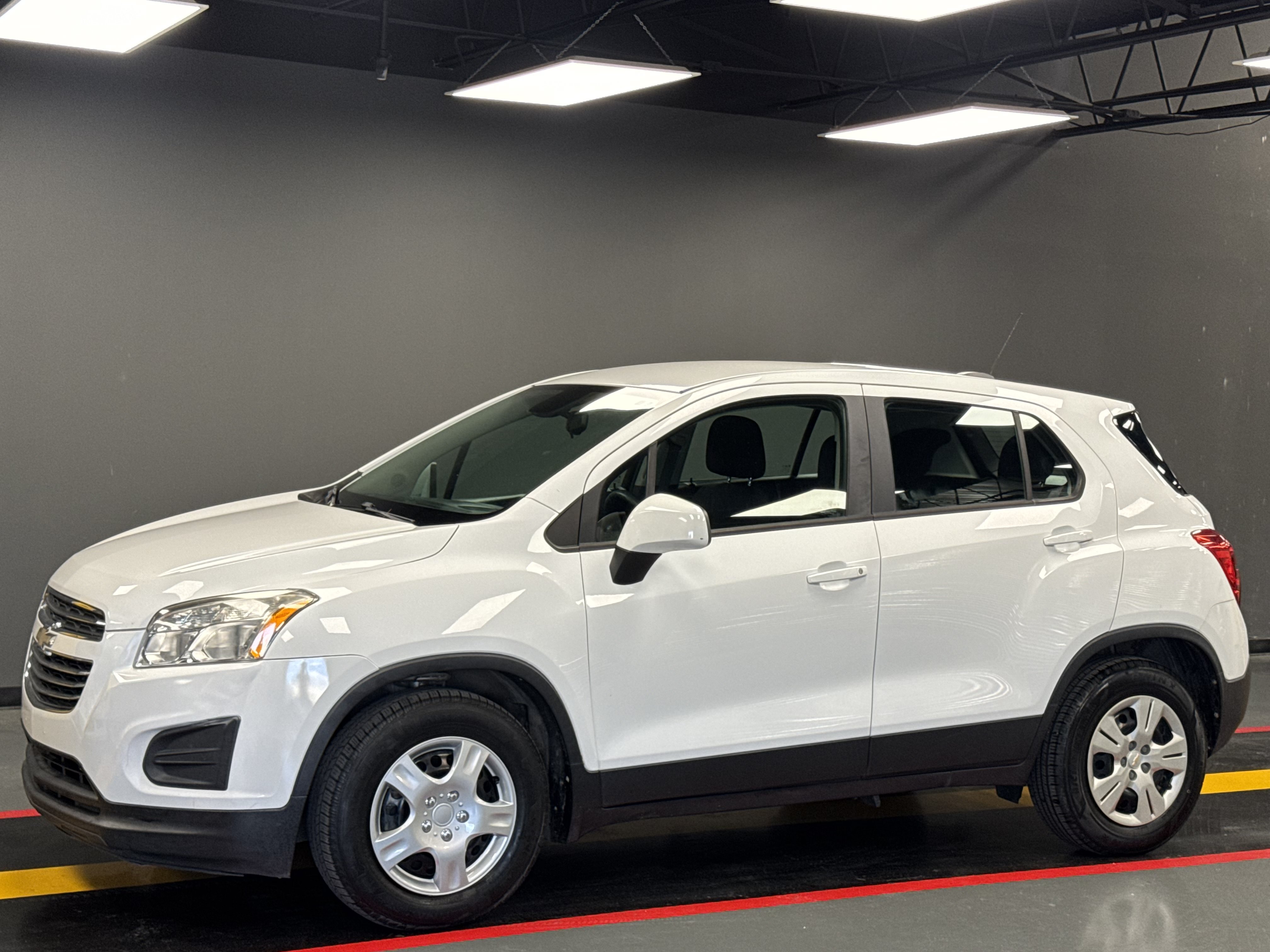 Used 2016 Chevrolet Trax LS FWD image 1
