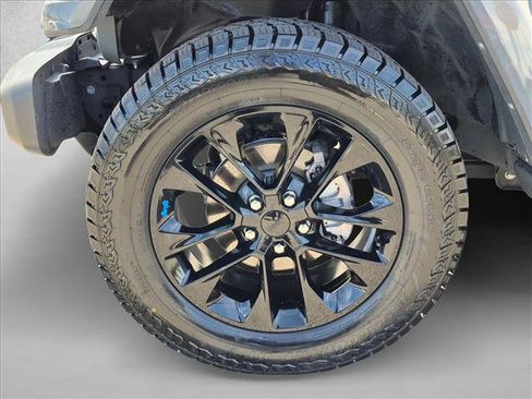 Used 2022 Jeep Wrangler Unlimited Sahara AWD/4WD image 24